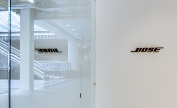 Bose (Eaton Center)